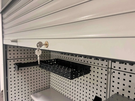 Шкаф роллетный, трехсекционный 1500х4950х600 от компании Абсолют