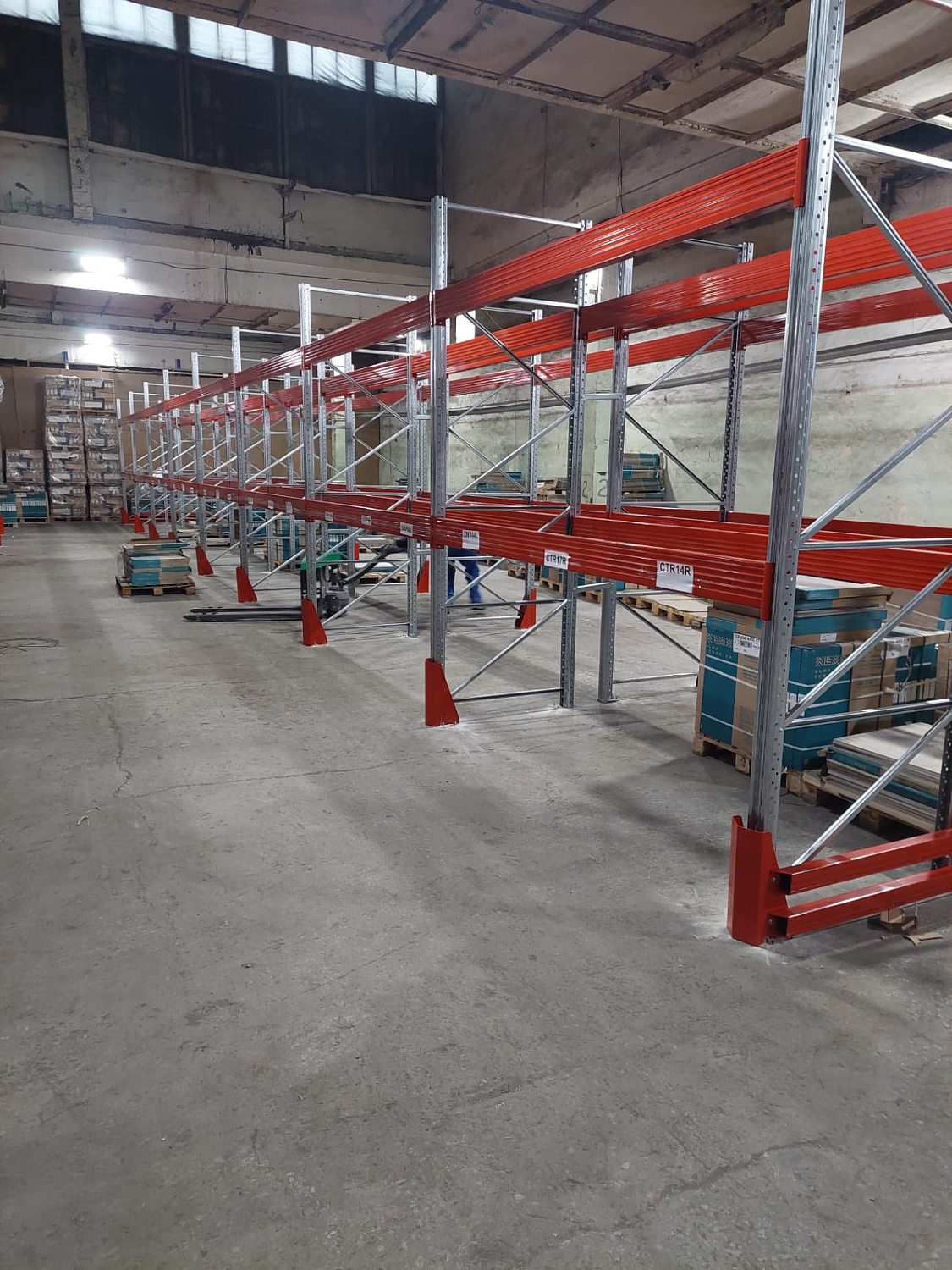 Обустройство склада паллетными стеллажами