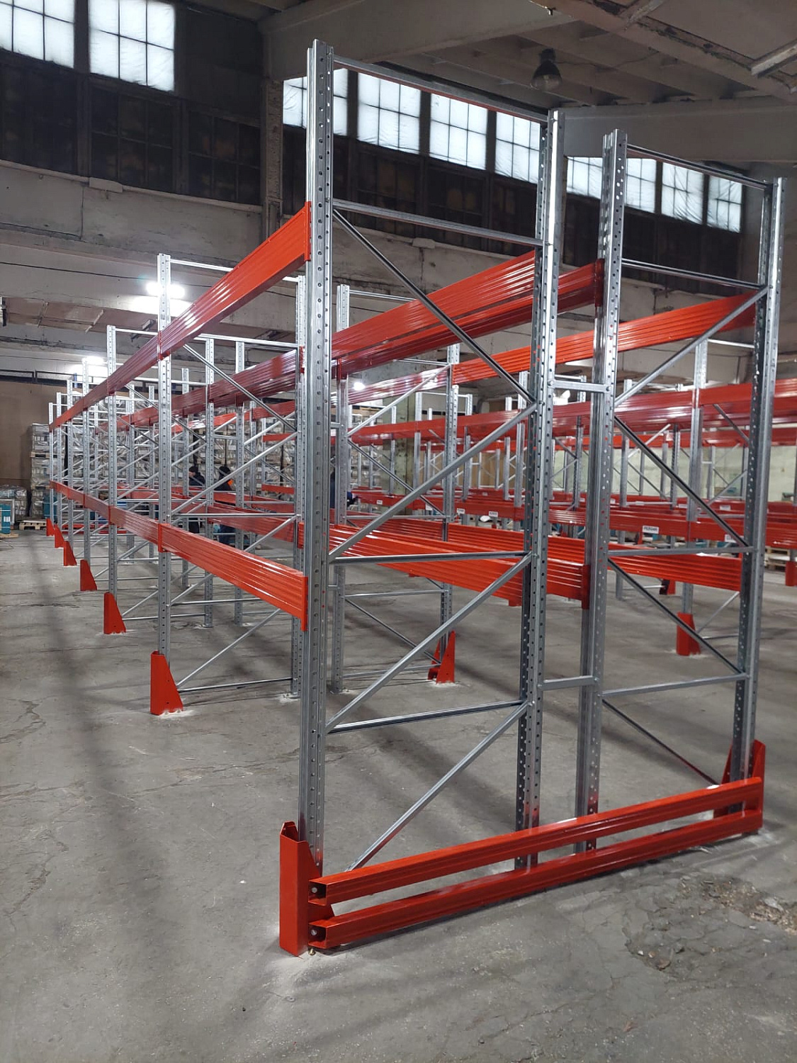 Обустройство склада паллетными стеллажами