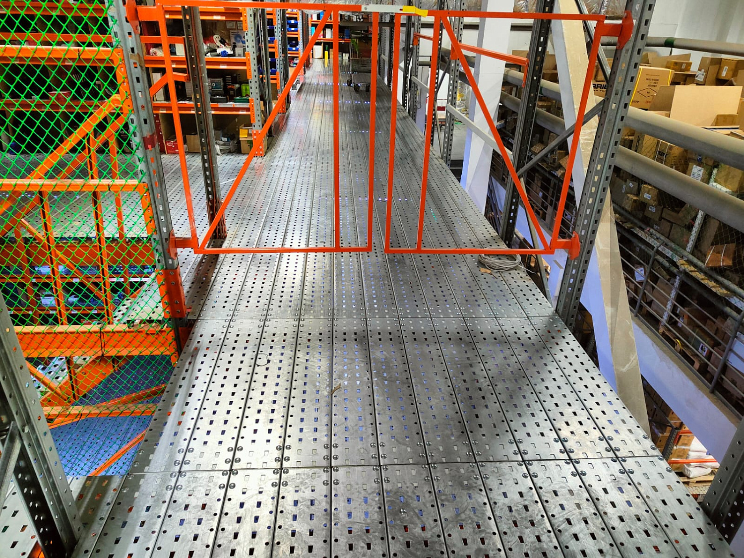 Мезонин на базе паллетных стеллажей