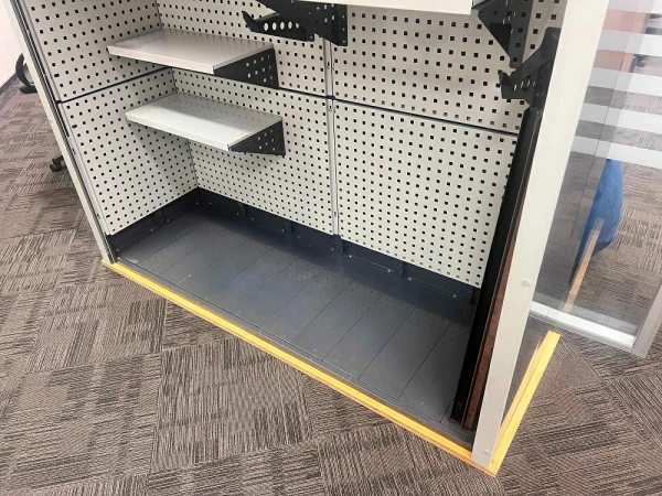 Шкаф роллетный, трехсекционный 1500х4350х600